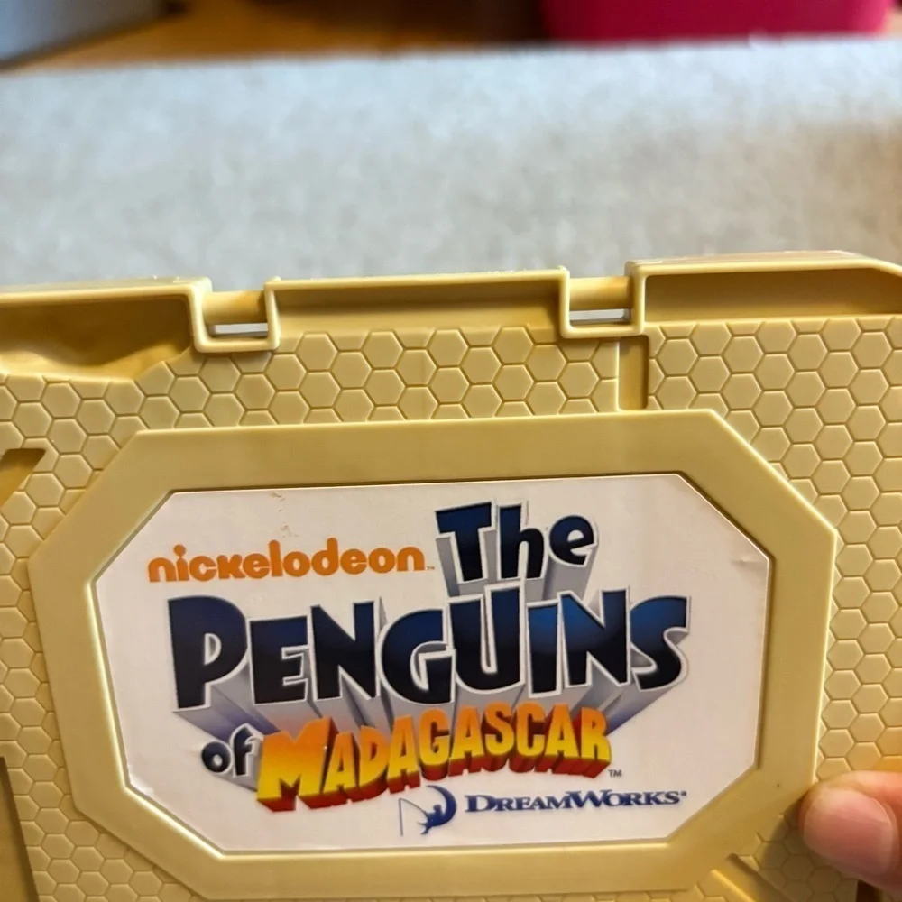 Matchbox Pop Up The Penguins of Madagascar Playset Mattel Vintage W/ Car